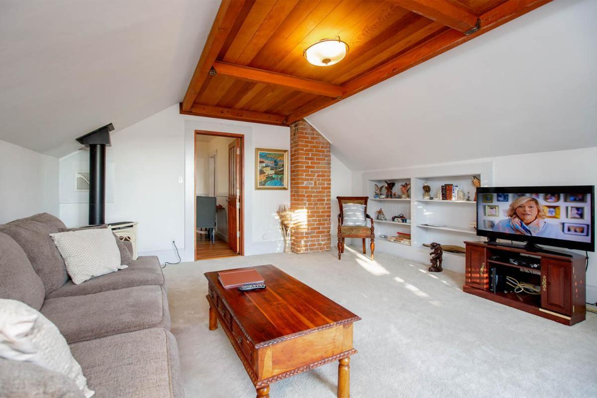 Alameda 3Br Unique Victorian Penthouse With Deck And Outdoor Furniture, Ac, 3 Blocks To Beach & Shopping Center & 2 Free Parking Spaces Kültér fotó