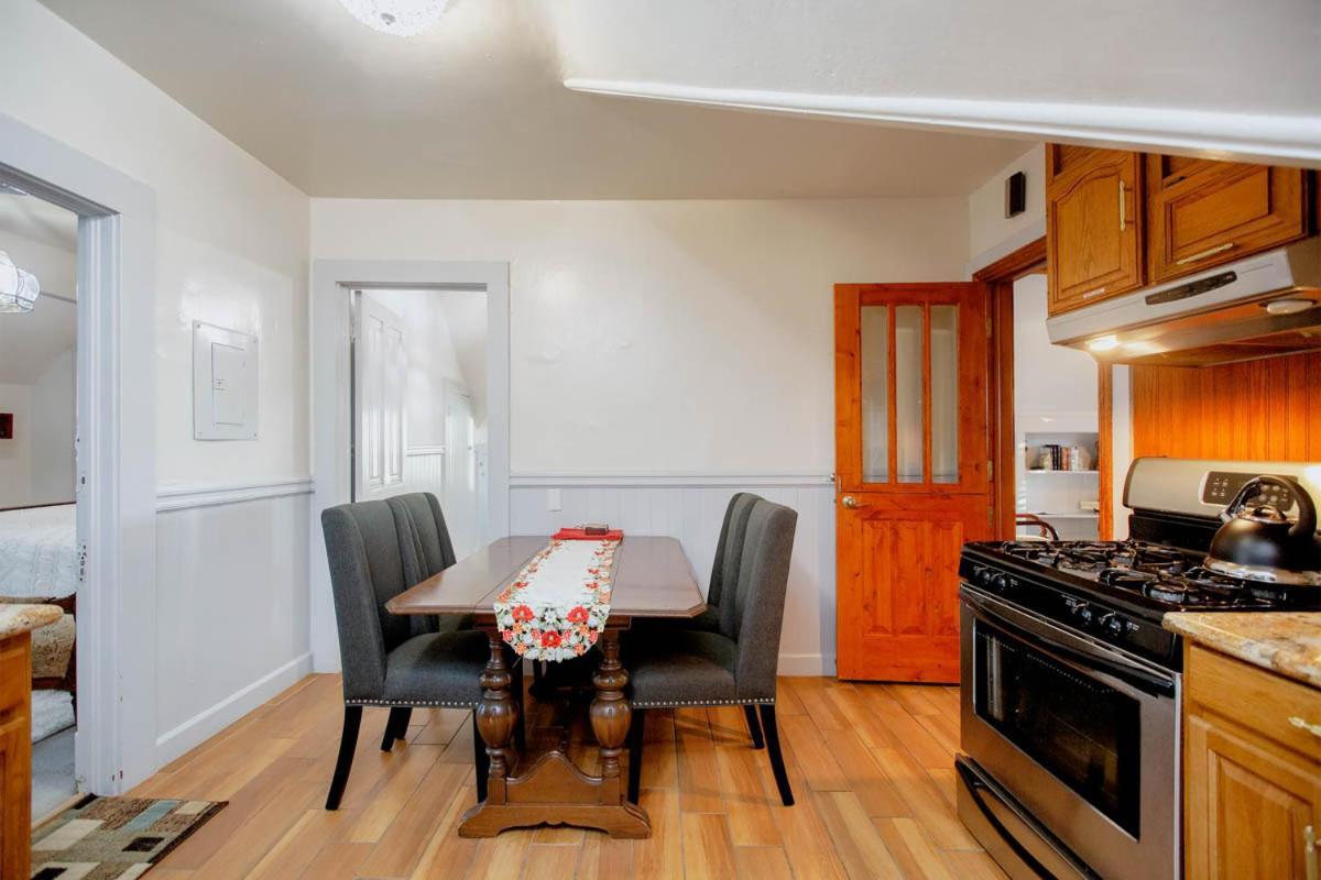 Alameda 3Br Unique Victorian Penthouse With Deck And Outdoor Furniture, Ac, 3 Blocks To Beach & Shopping Center & 2 Free Parking Spaces Kültér fotó