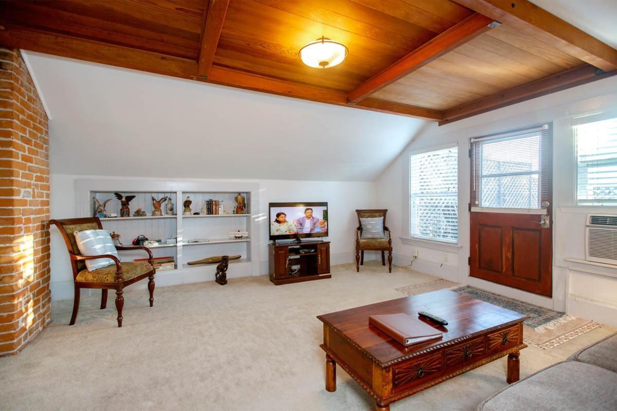 Alameda 3Br Unique Victorian Penthouse With Deck And Outdoor Furniture, Ac, 3 Blocks To Beach & Shopping Center & 2 Free Parking Spaces Kültér fotó