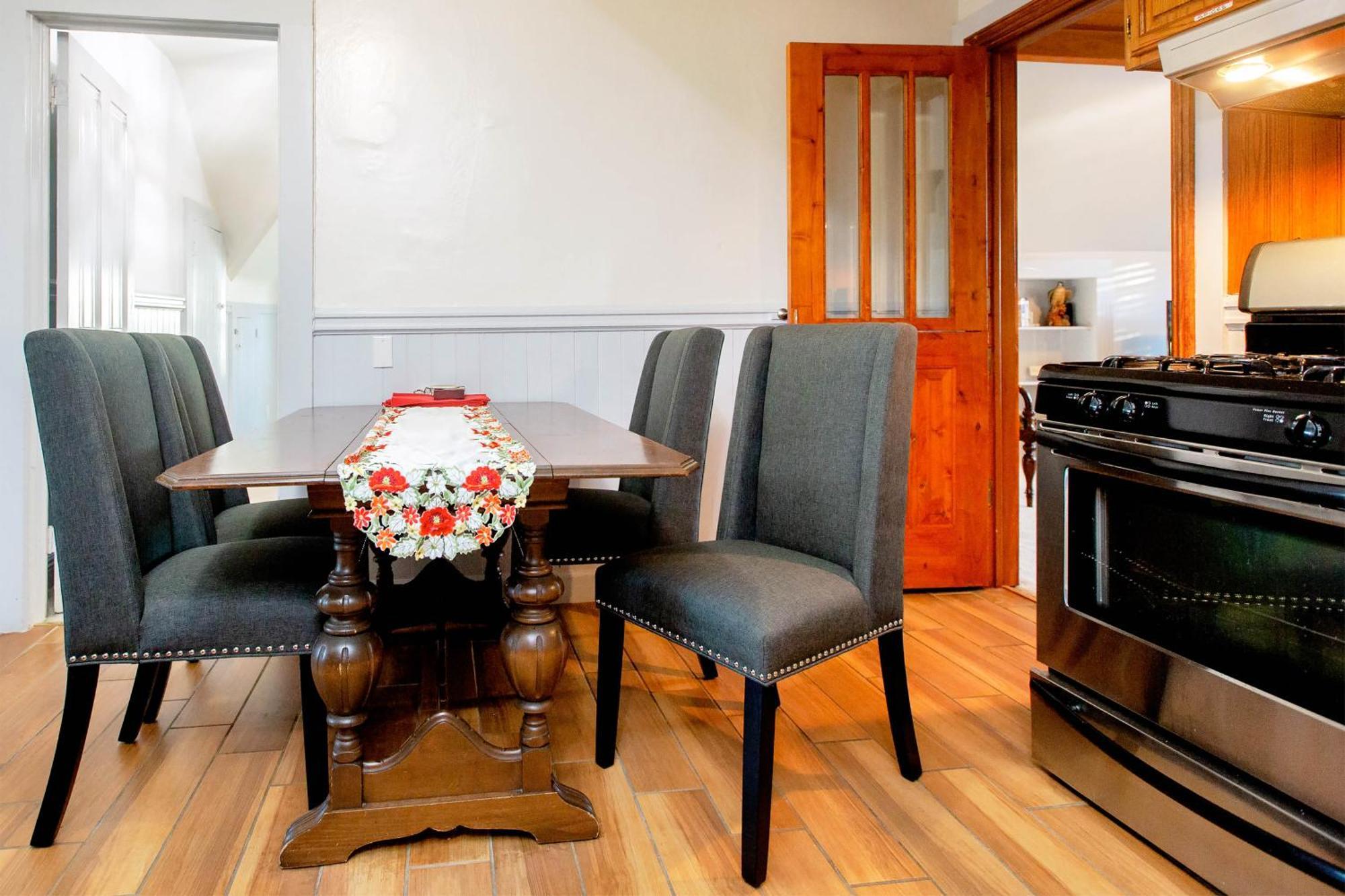Alameda 3Br Unique Victorian Penthouse With Deck And Outdoor Furniture, Ac, 3 Blocks To Beach & Shopping Center & 2 Free Parking Spaces Kültér fotó